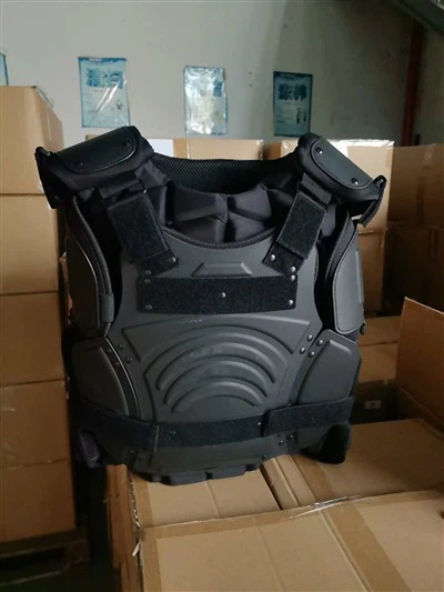 Qual é a vida útil típica do equipamento de controle de distúrbios?